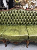 Zaļš, Ādas, Chesterfield Stila Dīvāns-Sofa, Liela Izmēra, Ideālā Stāvoklī (4295) - Image 7