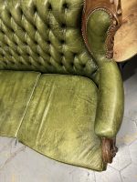 Zaļš, Ādas, Chesterfield Stila Dīvāns-Sofa, Liela Izmēra, Ideālā Stāvoklī (4295) - Image 9