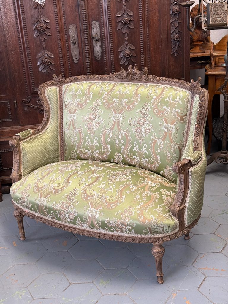 Mellemstore to-personers sofa i grønne nuancer (5482)