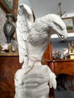 Figur mit Adler und Hasenjagd, weiß, mittelklein (3820) – Bild 7