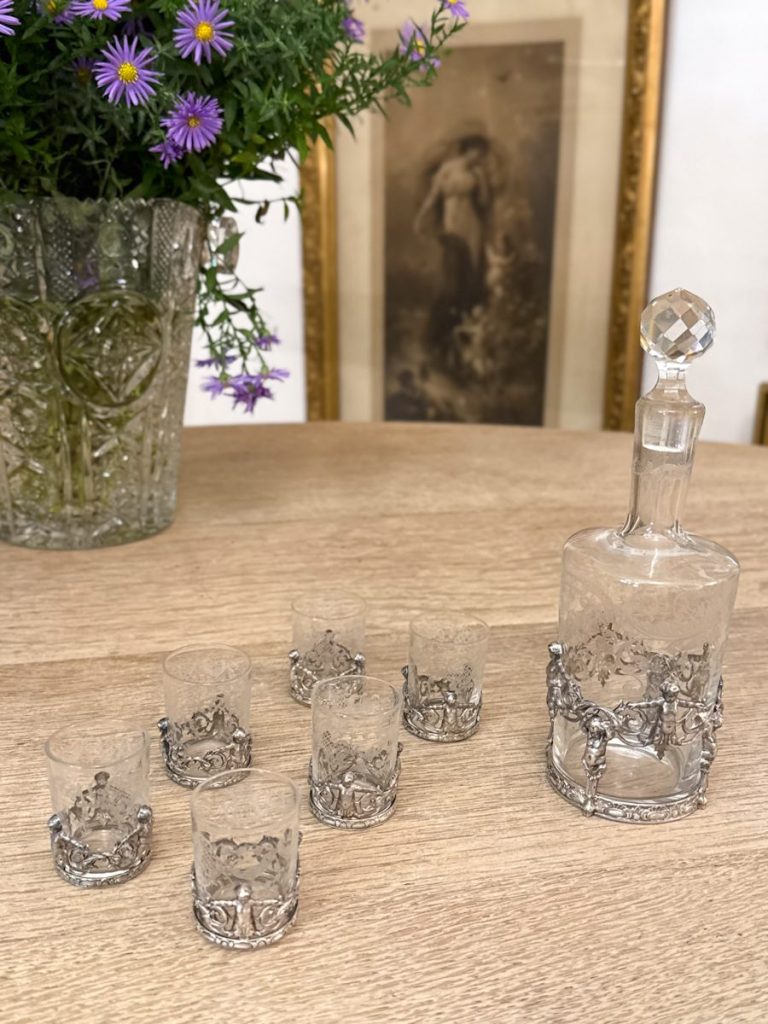 Antik graveret glas likørsæt med engle: karaffel og 6 glas