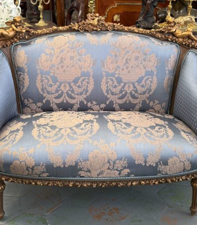 Tovelset sofa i blå nuancer med englefigurer, mellemstor (5503)
