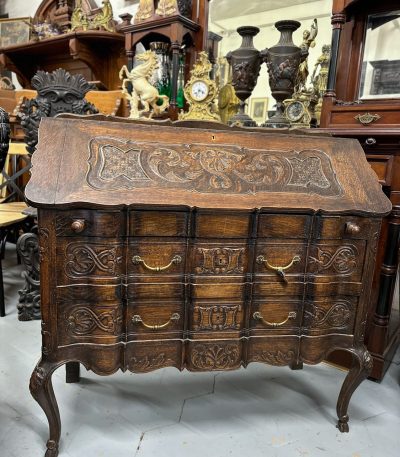 Louis XV Revival sekretær i egetræ med nedfældelig top – Belgien/Frankrig, ca. 1890