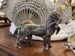 Jagthund med Vildt – Sølvfarvet Metalfigur, Europæisk Animalisme, Frankrig