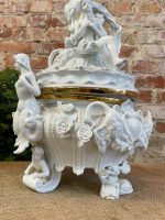 Liels porcelāna trauks ar vāku — Meisenes stilā, Perfektā Stāvoklī (Meissen Style Porcelain Centerpiece) (3294) - Image 7
