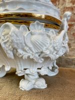 Liels porcelāna trauks ar vāku — Meisenes stilā, Perfektā Stāvoklī (Meissen Style Porcelain Centerpiece) (3294) - Image 18