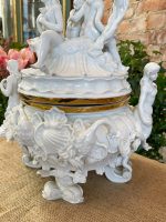 Liels porcelāna trauks ar vāku — Meisenes stilā, Perfektā Stāvoklī (Meissen Style Porcelain Centerpiece) (3294) - Image 6