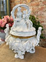Liels porcelāna trauks ar vāku — Meisenes stilā, Perfektā Stāvoklī (Meissen Style Porcelain Centerpiece) (3294) - Image 9