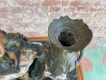 Grezns kamīna pulksteņa komplekts ar divām vāzēm — vēlā historisma (neoklasicisma) stilā, (Luxury Mantel Clock Garniture Set with Vases — Late Historism Style) (598) - Image 12