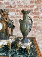 Grezns kamīna pulksteņa komplekts ar divām vāzēm — vēlā historisma (neoklasicisma) stilā, (Luxury Mantel Clock Garniture Set with Vases — Late Historism Style) (598) - Image 5