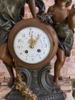 Grezns kamīna pulksteņa komplekts ar divām vāzēm — vēlā historisma (neoklasicisma) stilā, (Luxury Mantel Clock Garniture Set with Vases — Late Historism Style) (598) - Image 9