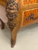 Commode Bombée Riekstabrūces avec Mascaron en Bronze et Marbre Rouge — Style Louis XV, France/Belgique, env. 1860–1890 (6111) – Image 18
