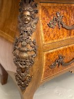 Commode Bombée Riekstabrūces avec Mascaron en Bronze et Marbre Rouge — Style Louis XV, France/Belgique, env. 1860–1890 (6111) – Image 5