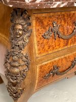 Commode Bombée Riekstabrūces avec Mascaron en Bronze et Marbre Rouge — Style Louis XV, France/Belgique, env. 1860–1890 (6111) – Image 17