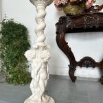 Cherub pedestal column in cast stone with two carved putti and twist-carved floral shaft