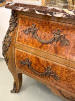 Commode Bombée Riekstabrūces avec Mascaron en Bronze et Marbre Rouge — Style Louis XV, France/Belgique, env. 1860–1890 (6111) – Image 19