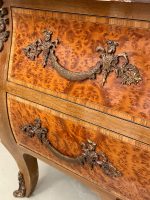 Commode Bombée Riekstabrūces avec Mascaron en Bronze et Marbre Rouge — Style Louis XV, France/Belgique, env. 1860–1890 (6111) – Image 10