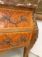Commode Bombée Riekstabrūces avec Mascaron en Bronze et Marbre Rouge — Style Louis XV, France/Belgique, env. 1860–1890 (6111) – Image 8