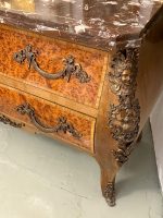 Commode Bombée Riekstabrūces avec Mascaron en Bronze et Marbre Rouge — Style Louis XV, France/Belgique, env. 1860–1890 (6111) – Image 9