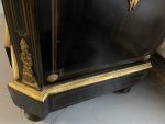 Boulle stila kumode ar bronzas aplikācijām un marmora virsmu — Napoleona III stils, Francija, ap 1860 (3566) Ļoti Liela Izmēra - Image 32