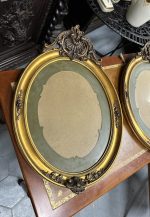 Grezns antīks franču ovāls koka rāmis zelta krāsā ar stiklu un zaļu paspartū — Paul Degrandsart Paris (antique pair of French oval gilt wood frames) (4259) - Image 2