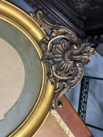 Grezns antīks franču ovāls koka rāmis zelta krāsā ar stiklu un zaļu paspartū — Paul Degrandsart Paris (antique pair of French oval gilt wood frames) (4259) - Image 5