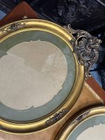 Grezns antīks franču ovāls koka rāmis zelta krāsā ar stiklu un zaļu paspartū — Paul Degrandsart Paris (antique pair of French oval gilt wood frames) (4259) - Image 7