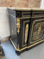 Boulle stila kumode ar bronzas aplikācijām un marmora virsmu — Napoleona III stils, Francija, ap 1860 (3566) Ļoti Liela Izmēra - Image 9