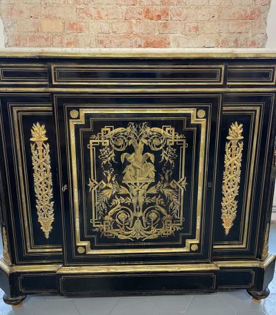 Boulle stil kommode med bronzeapplikationer og marmorplade — Napoleon III
