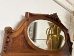Liela izmēra riekstkoka spogulis ar faseti — Jūgendstilā (Large Antique Walnut Mirror with Beveled Glass in Jugendstil) (4987) - Image 2