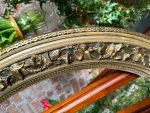 Grezns ovāls koka rāmis ar putniem un ziedu vītnēm — baroka stilā, (Antique oval giltwood frame with birds and flowers) (3862) - Image 15