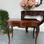 Spillebord med grøn filtoverflade og udskåret dekoration – Louis XV-stil