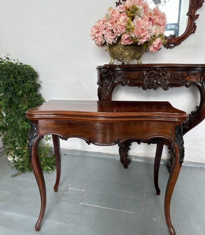 Spillebord med grøn filtoverflade og udskåret dekoration – Louis XV-stil