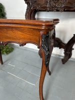 Table de jeu ouvrante avec plateau en feutre vert et décor sculpté — Style Louis XV, France, vers 1860-1890 – Image 6