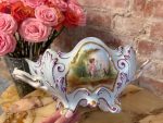 Porcelāna Kašpo ar Eņģeļu Motīviem, uz Ķepiņām, Neliela Izmēra (5453) - Image 6