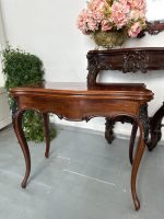Table de jeu ouvrante avec plateau en feutre vert et décor sculpté — Style Louis XV, France, vers 1860-1890 – Image 4