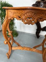 Antīka koka konsole ar caurgrieztu rocaille aparmali — Luija XV stilā (Antique Louis XV Style Carved Wood Console Table) (4675) - Image 6