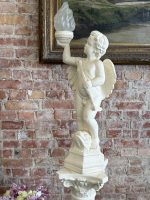 Hvidt sæt: engel (kerub) figurformet lampe + korintisk søjle (6739) - Billede 4