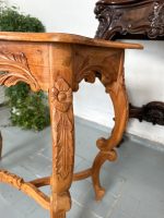 Antīka koka konsole ar caurgrieztu rocaille aparmali — Luija XV stilā (Antique Louis XV Style Carved Wood Console Table) (4675) - Image 11