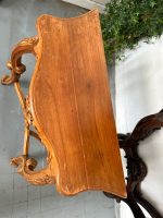 Antīka koka konsole ar caurgrieztu rocaille aparmali — Luija XV stilā (Antique Louis XV Style Carved Wood Console Table) (4675) - Image 9