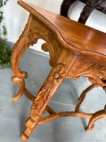 Antīka koka konsole ar caurgrieztu rocaille aparmali — Luija XV stilā (Antique Louis XV Style Carved Wood Console Table) (4675) - Image 13