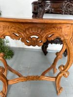 Antīka koka konsole ar caurgrieztu rocaille aparmali — Luija XV stilā (Antique Louis XV Style Carved Wood Console Table) (4675) - Image 4