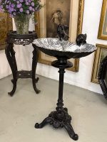 Fuglebad med aluminiumsskål og støbejernsfod – Victoriansk stil, 20. årh.