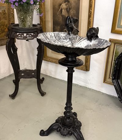 Fuglebad med aluminiumsskål og støbejernsfod – Victoriansk stil, 20. årh.