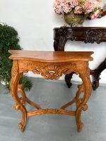 Antīka koka konsole ar caurgrieztu rocaille aparmali — Luija XV stilā (Antique Louis XV Style Carved Wood Console Table) (4675) - Image 2