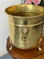 Metāla Kappa ar Lauvas Galvām, Vidēja Izmēra Kaltā misiņa kašpo ar lauvas galvām un ērgļa naga kājiņām — Neoklasicisms / Vēlais Historicisms, Rietumeiropa, ap 1880.–1910. (5087) - Image 5