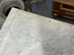 Koka Kumode ar Marmora Virsmu un Atvilknēm, Vidēji Liela Izmēra (4109) - Image 22