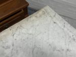 Koka Kumode ar Marmora Virsmu un Atvilknēm, Vidēji Liela Izmēra (4109) - Image 21