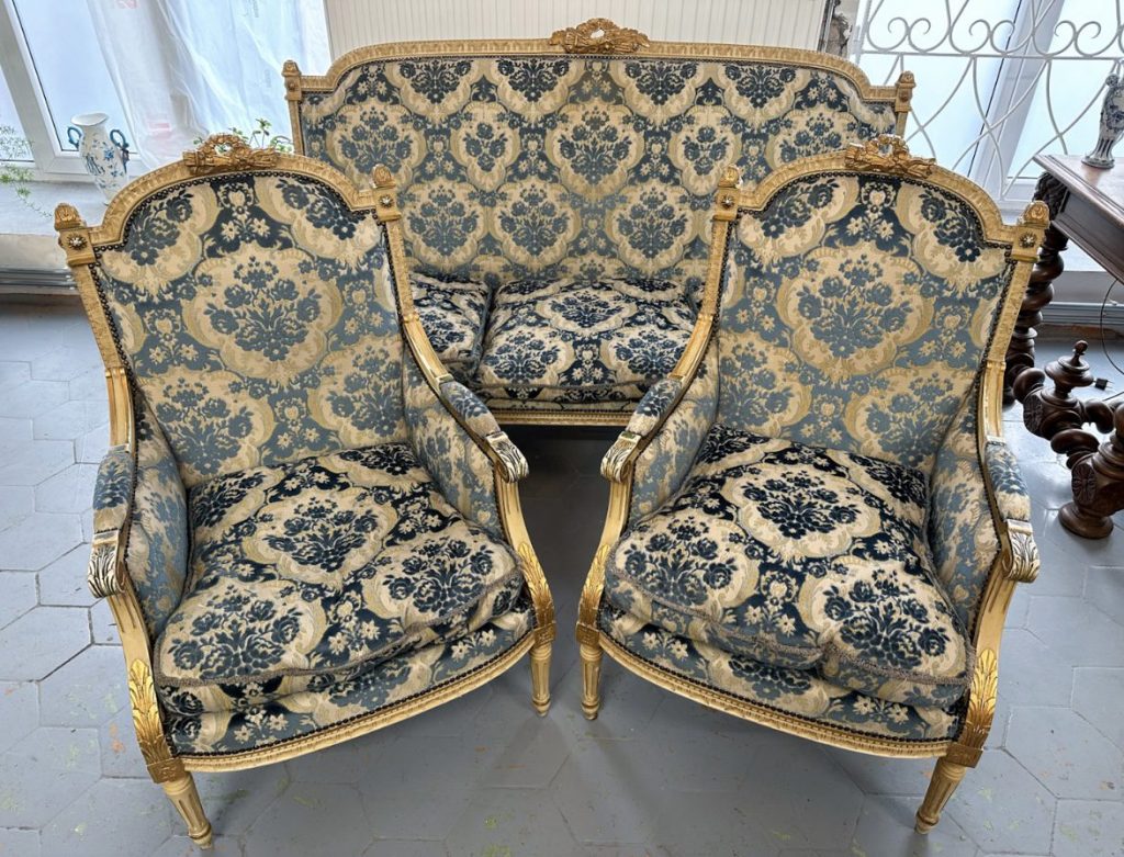 Stor forgyldt Louis XVI salonmøbelsæt – sofa og 2 lænestole