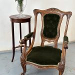 Jūgendstila krēsls ar zemu sēdvietu un roku balstiem — Art Nouveau ar Neorokoko ietekmi, Francija, ap 1900.–1910. g. (5117)